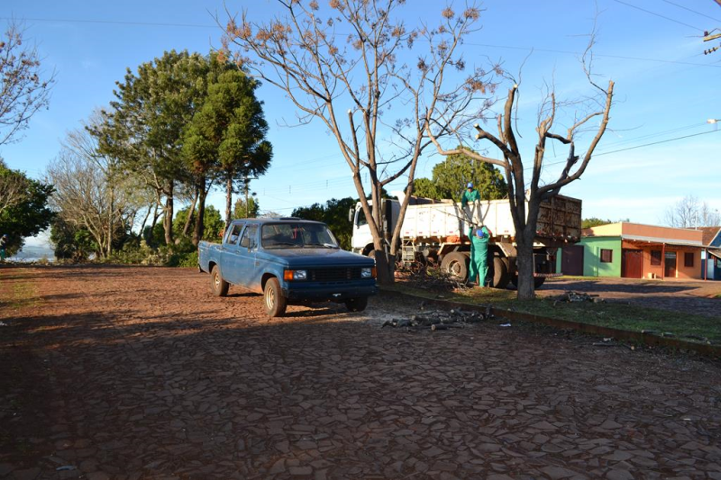 Bairro Pilau 2 recebe nova iluminação e arborização